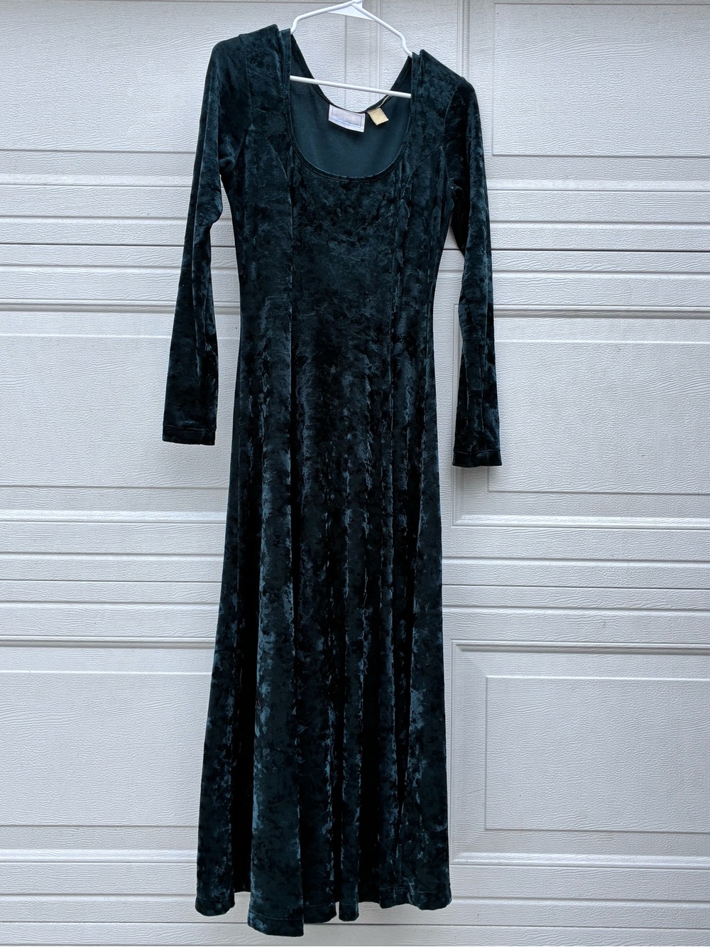 Women's Long Black Velvet Scoop Neck Dress